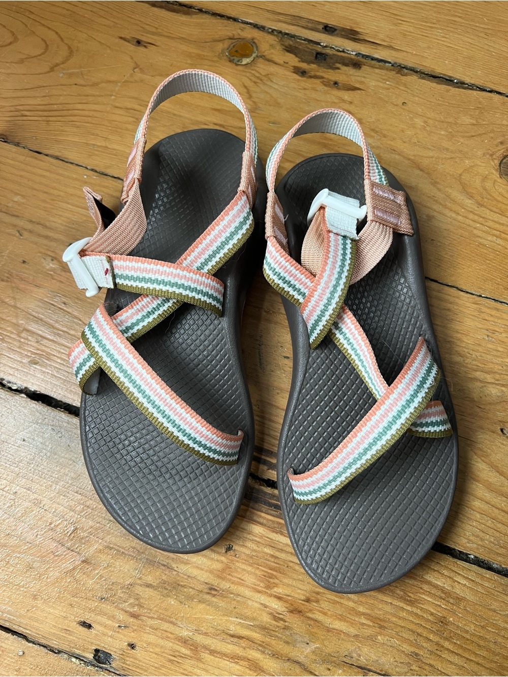 NEW with out tags Chaco Women's Strappy Sandals in Coral, Green & White